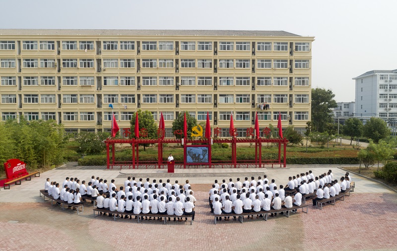 袁店二礦黨委在礦開放式黨校組織黨員開展黨性教育。徐飛攝